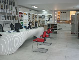 Wnętrze salonu sprzedaży Meblosfery