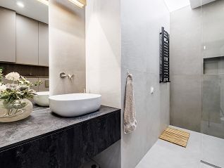Efektowny minimalizm w łazience